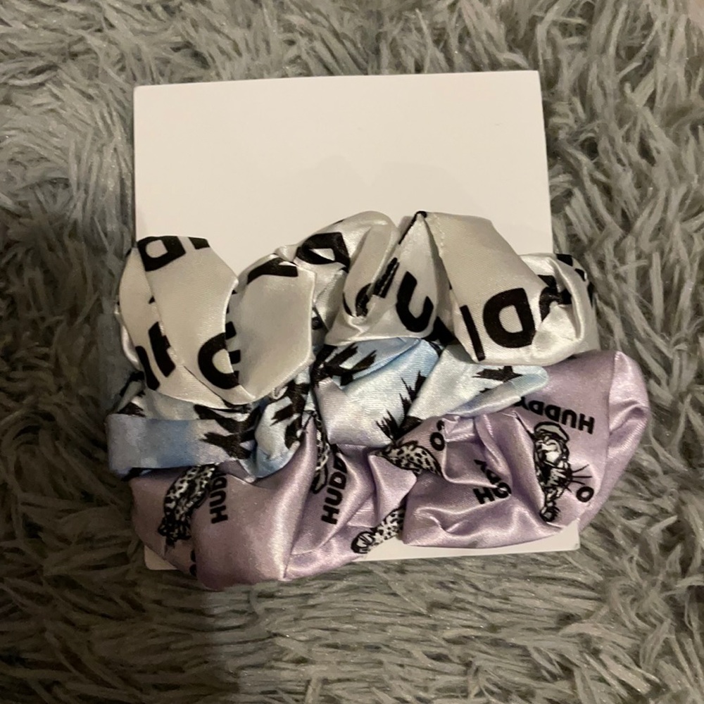 Chase Hudson: 2002 Scrunchie Set